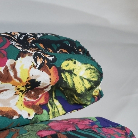 3/$30 𝅺COLLECTIVE CONCEPTS Floral V neck Blouse Hunter Green - Picture 4 of 7